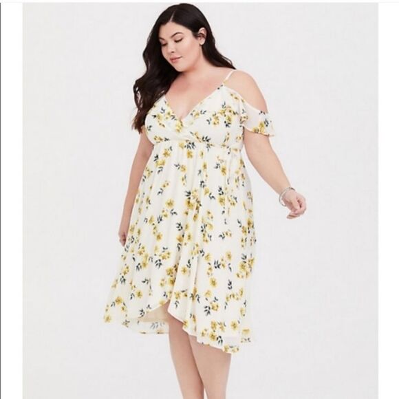 torrid Dresses & Skirts - Torrid Ivory Chiffon Floral Wrap Dress